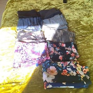 8 pairs of Express leggings. Medium    Most are new or like new.